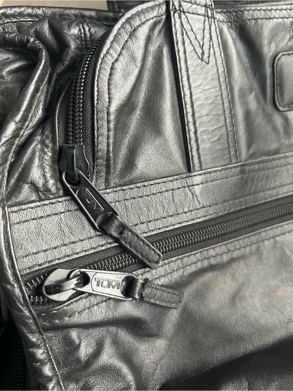 Tumi Black Leather Briefcase Laptop Messenger Bag - great condition